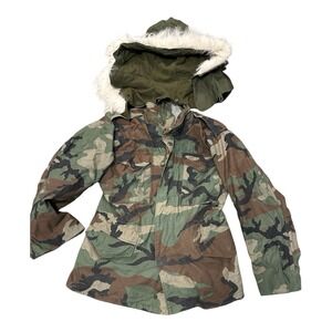 US Military Mens Camo Cold Weather Field Jacket Fur Hood Small Prestige Mfg